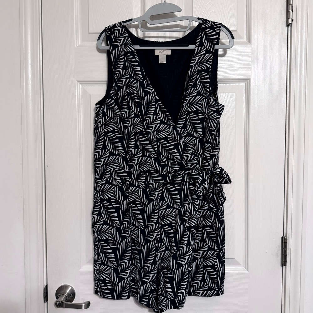 Loft Palm Leaf Romper Shorts Jumpsuit Women Size 10 Summer Tropical Vacation - Picture 3 of 9